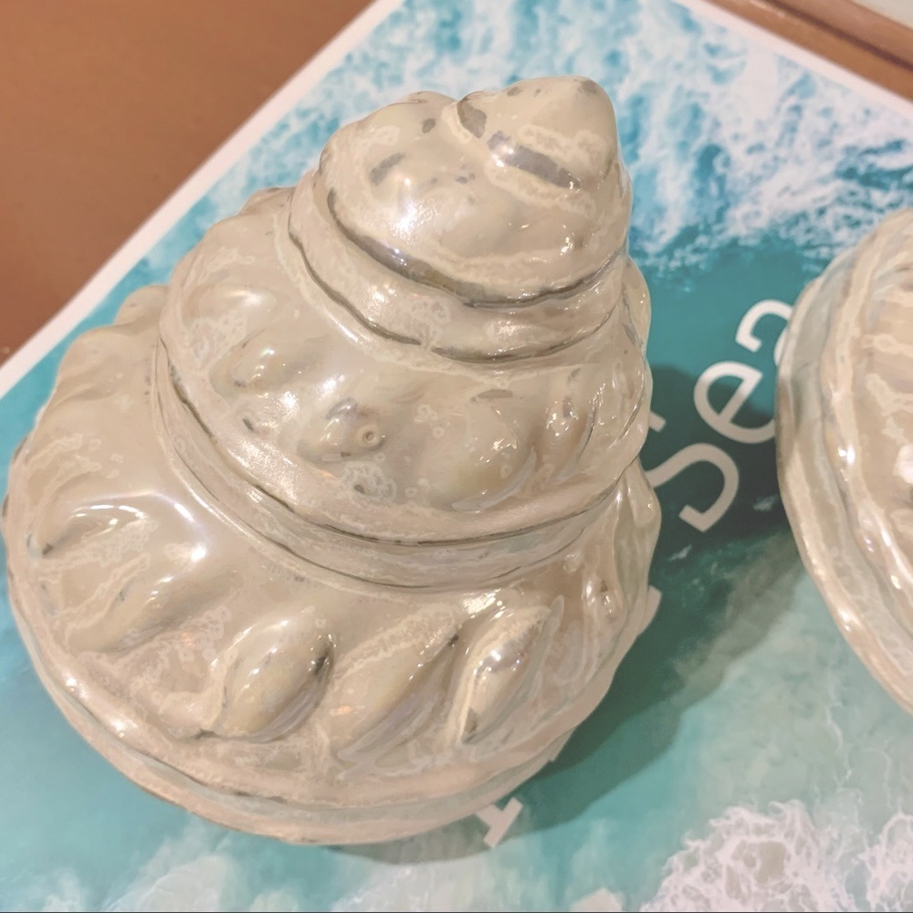Pair of Decorative Ceramic Shells - Picture 5 of 6